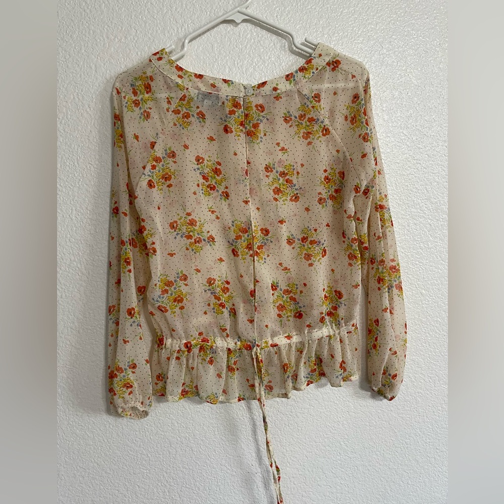 Pretty Flowered Blouse Lightweight - image 2
